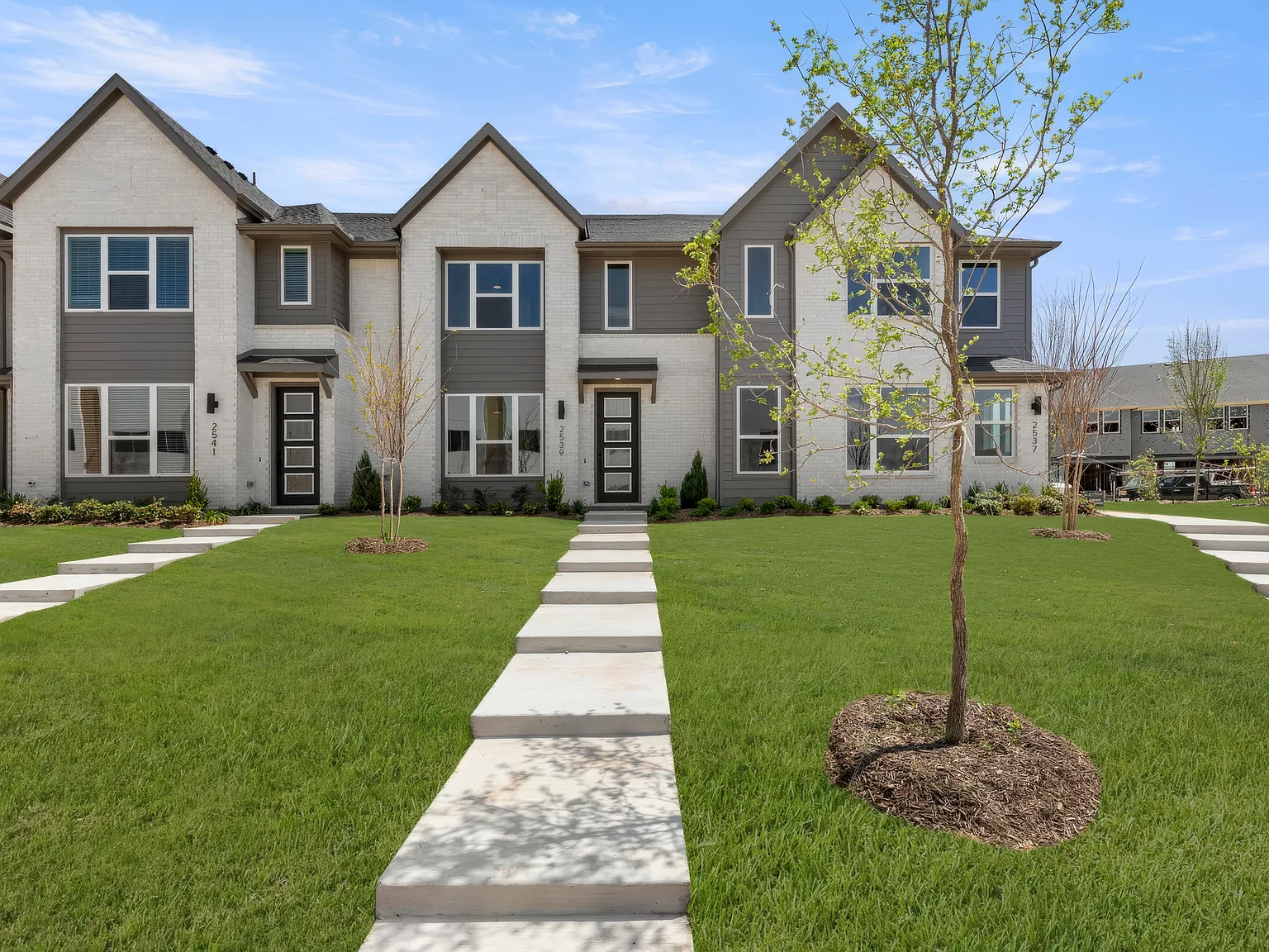 3 bed, 2.5 bath, 1689 sqft, $2,800 — Photo 2
