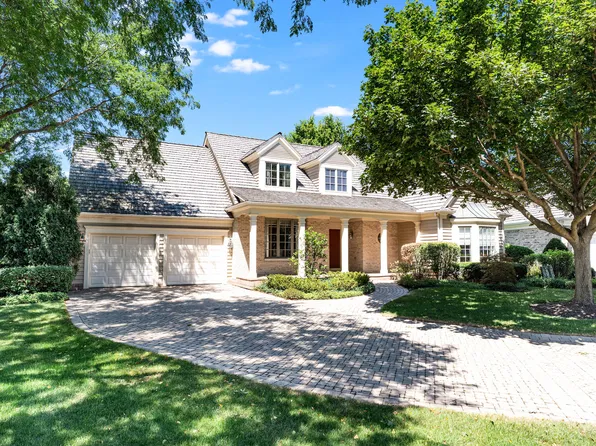 656 S Saint George Ct, Lake Forest, IL 60045