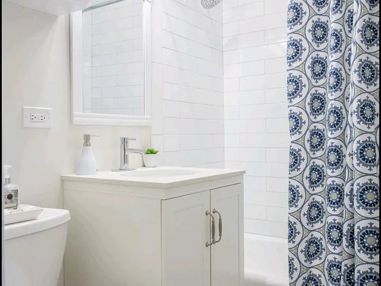 734 W Barry Ave #1 — Photo 9