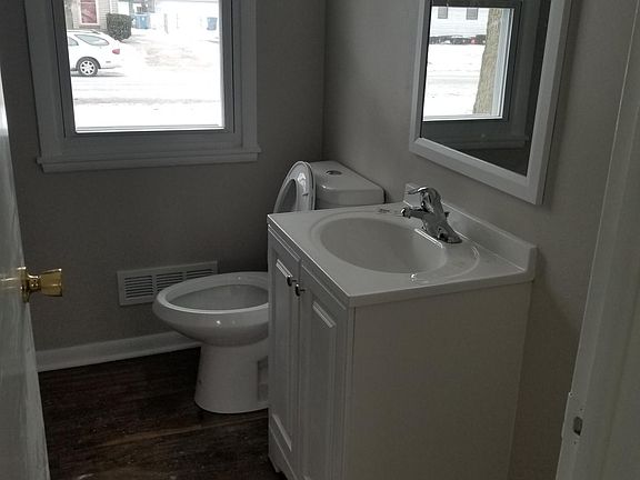 5th image of 15409 Elm St