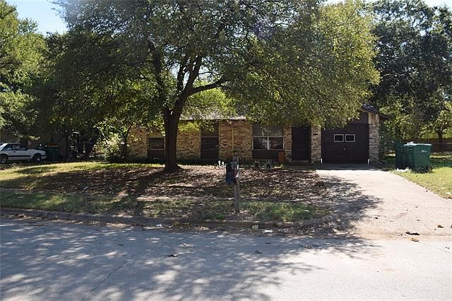 1st image of 804 N Lisa Ln
