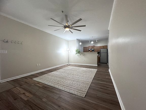 2nd image of 400 Bucksley Ln Unit 106