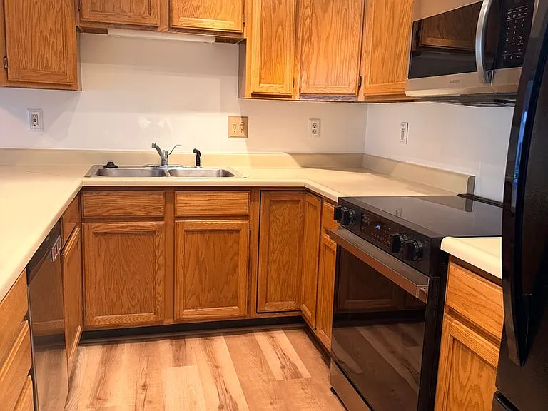 1612 W Olive St #13 — Photo 7