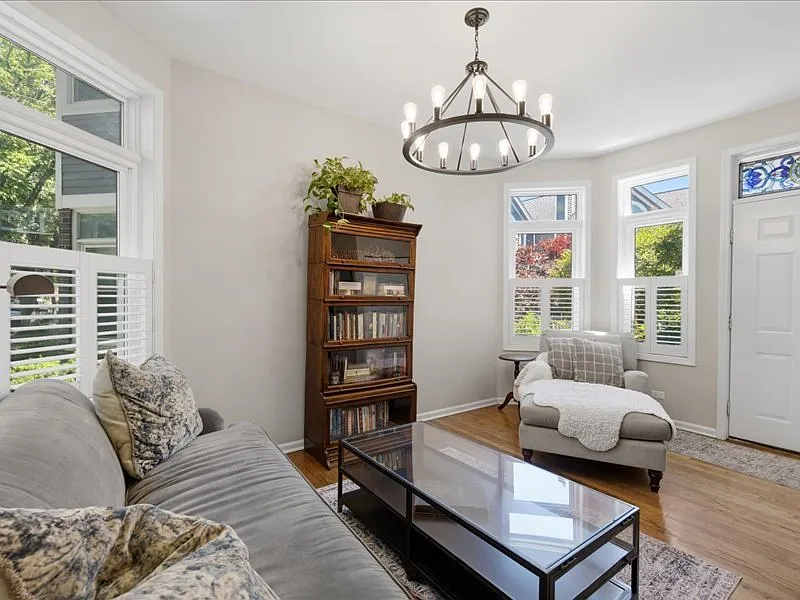 3 bed, $4,600 — Photo 3