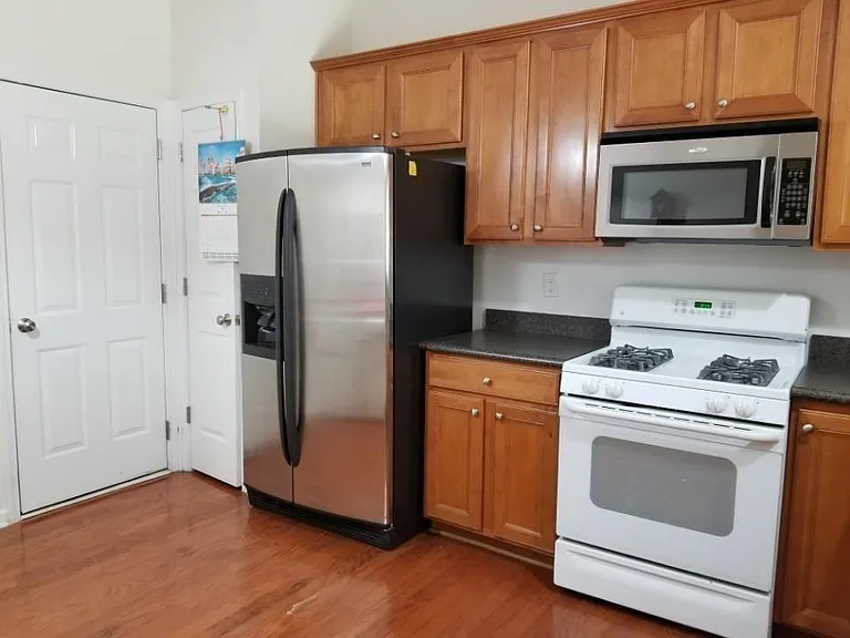 2090 Deptford Dr — Photo 7