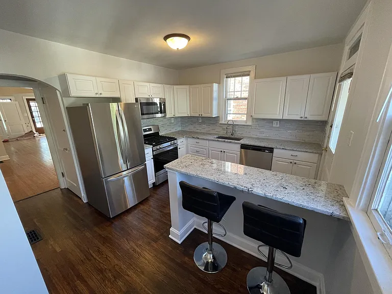 2956 Indianola Ave — Photo 9