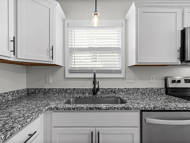412 Hillside Dr — Photo 9