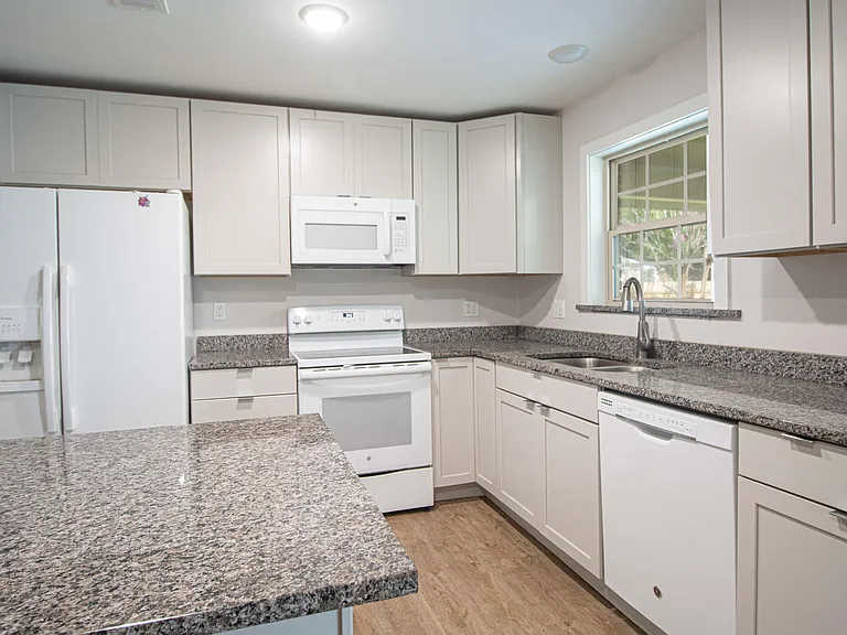 2417 Collins Blvd — Photo 6