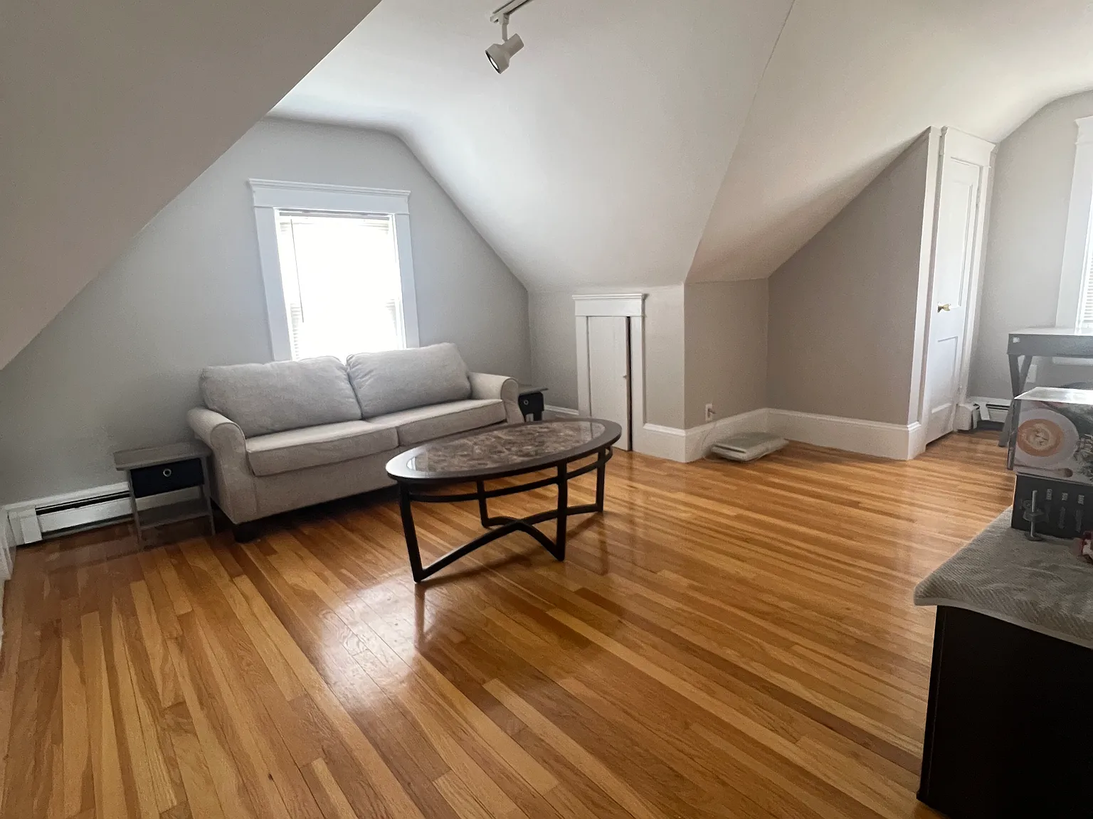 1 bed, 728 sqft, $1,600 — Photo 4