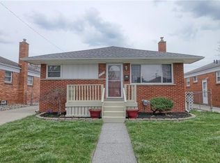 27524 Ursuline St, Saint Clair Shores, MI 48081