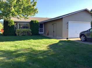 216 Valley Ct, Sutherlin, OR