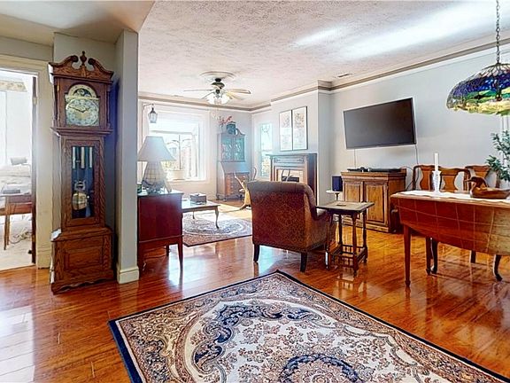 3rd image of 5905 Elgin St