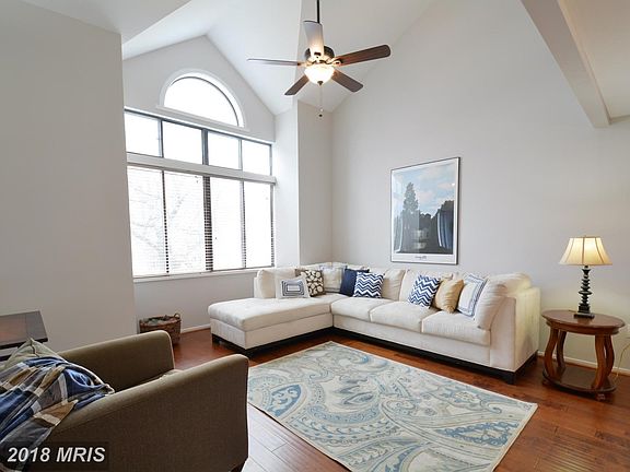 Gorgeous open floor plan with vaulted ceilings!