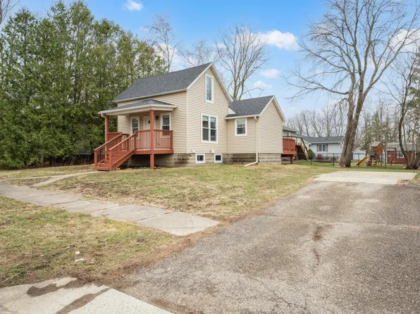 206 Center Ave S, Hayfield, MN 55940