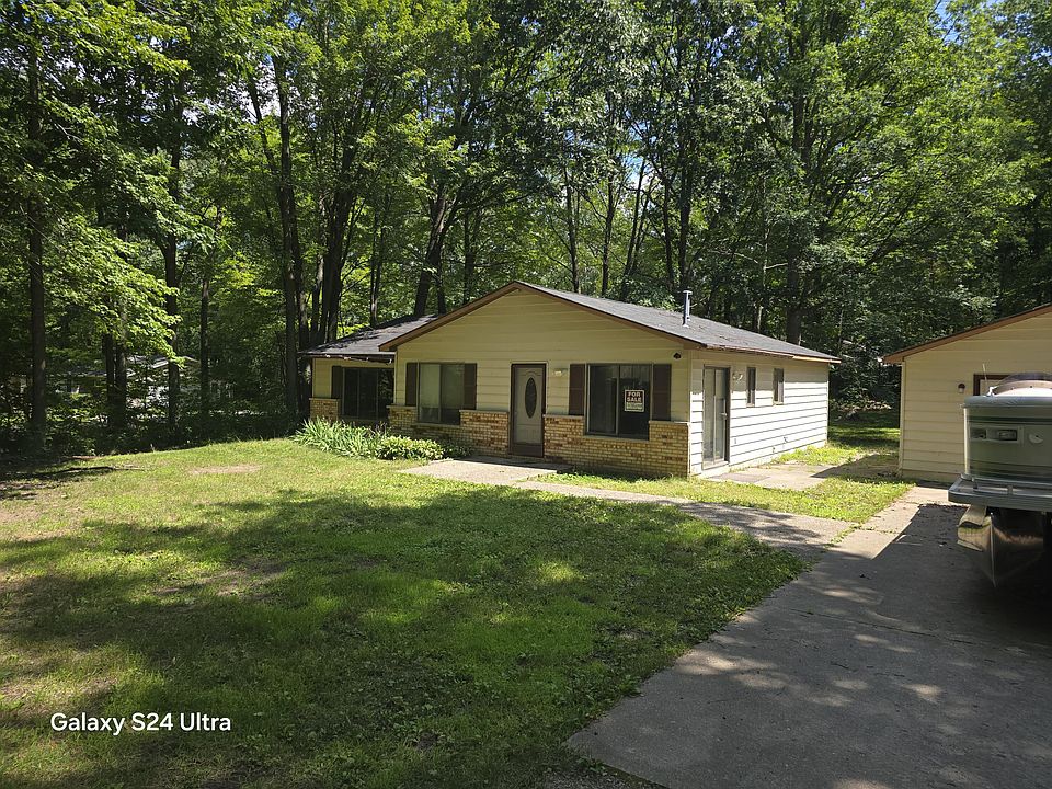 1st image of 1083 Keweenaw Trl