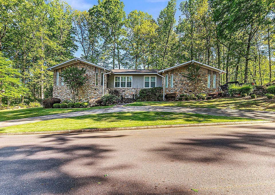 1st image of 464 University Cir