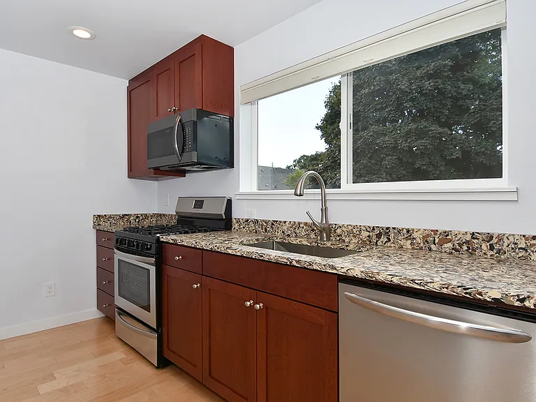 713B 27th Ave — Photo 9