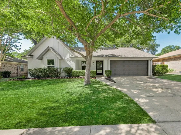 2520 Meadow Vw, Bedford, TX 76021