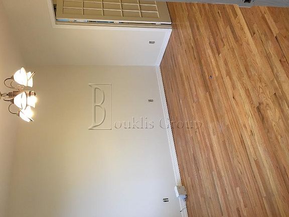 5th image of 2881 Randall Ave #2