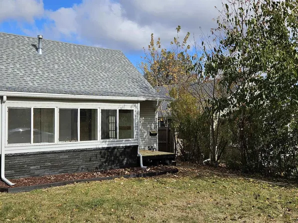 1244 19th Ave SW, Cedar Rapids, IA 52404