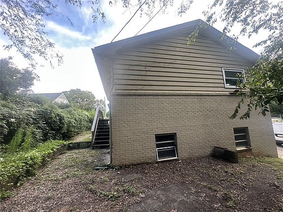 3rd image of 502 Seneca Dr