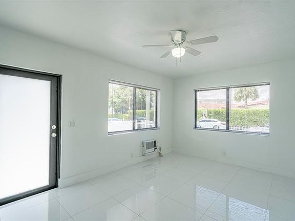 2nd image of 7935 Crespi Blvd Unit 1-7925R