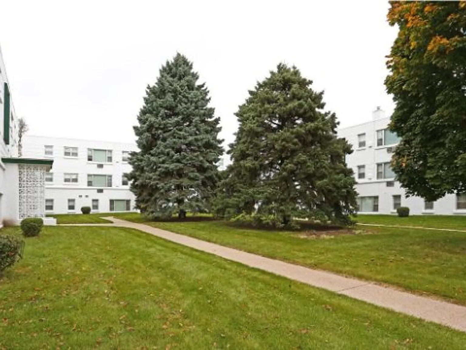 Welcome to Kenwood Manor Apartments Tucked Away in the Heart of Sioux Falls — Photo 3