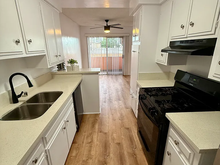 6727 Sylmar Ave — Photo 12