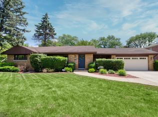 545 Briarhill Ln, Glenview, IL 60025
