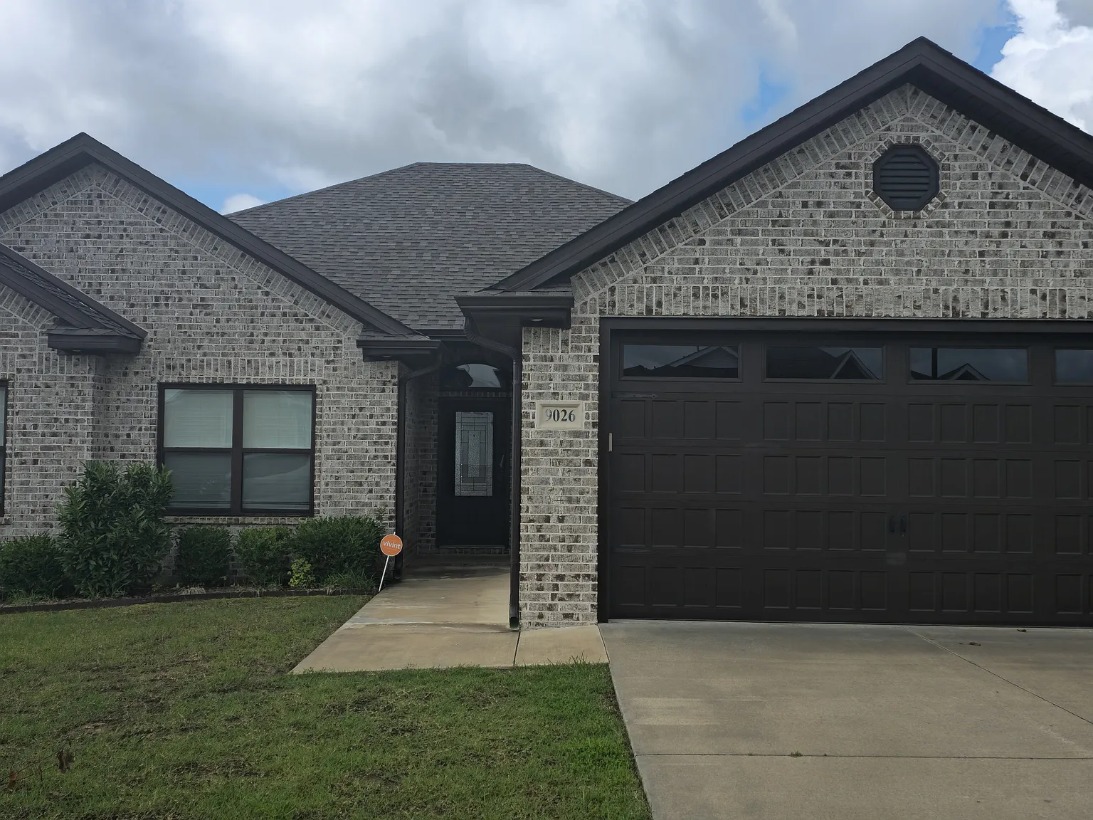3 bed, 1834 sqft, $2,150 — Photo 1