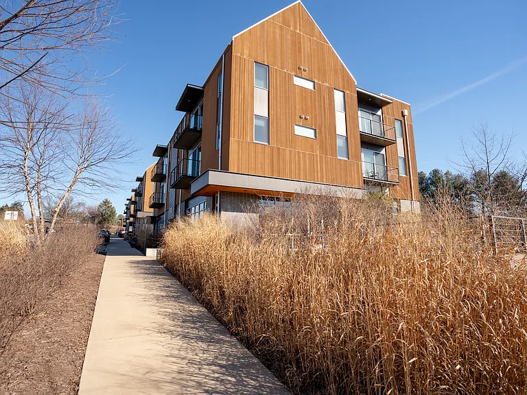 Riverside Village Apartments — Photo 115