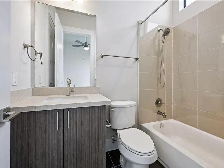 2501 Crawford St — Photo 6