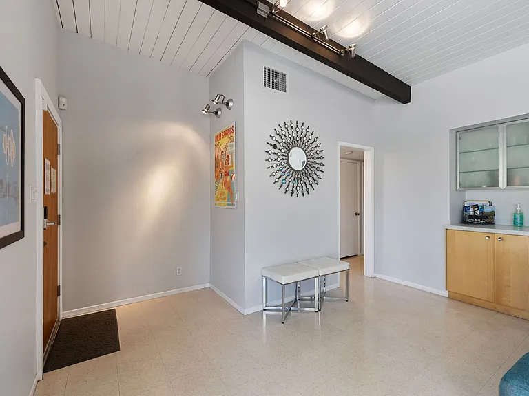 622 N Monterey Rd — Photo 29