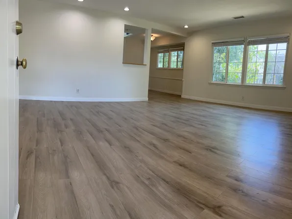 5460 Kester Ave, Sherman Oaks, CA 91411