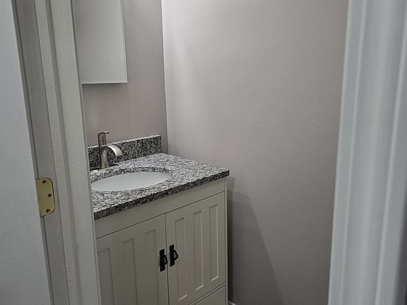 1/2 bath