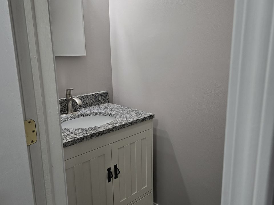 1/2 bath
