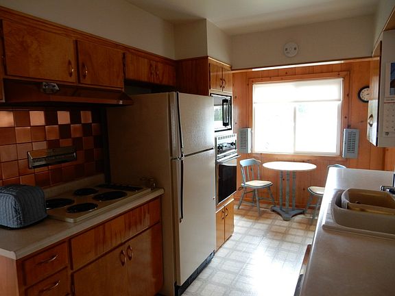 4th image of 986 4th Ave N