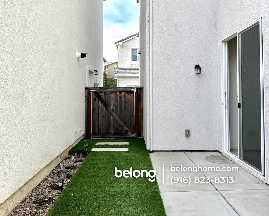 4 bed, 3.0 bath, 2205 sqft, $3,195 — Photo 2
