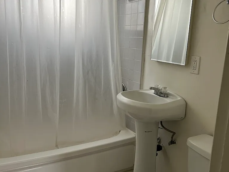 1372 N Serrano Ave #8 — Photo 7