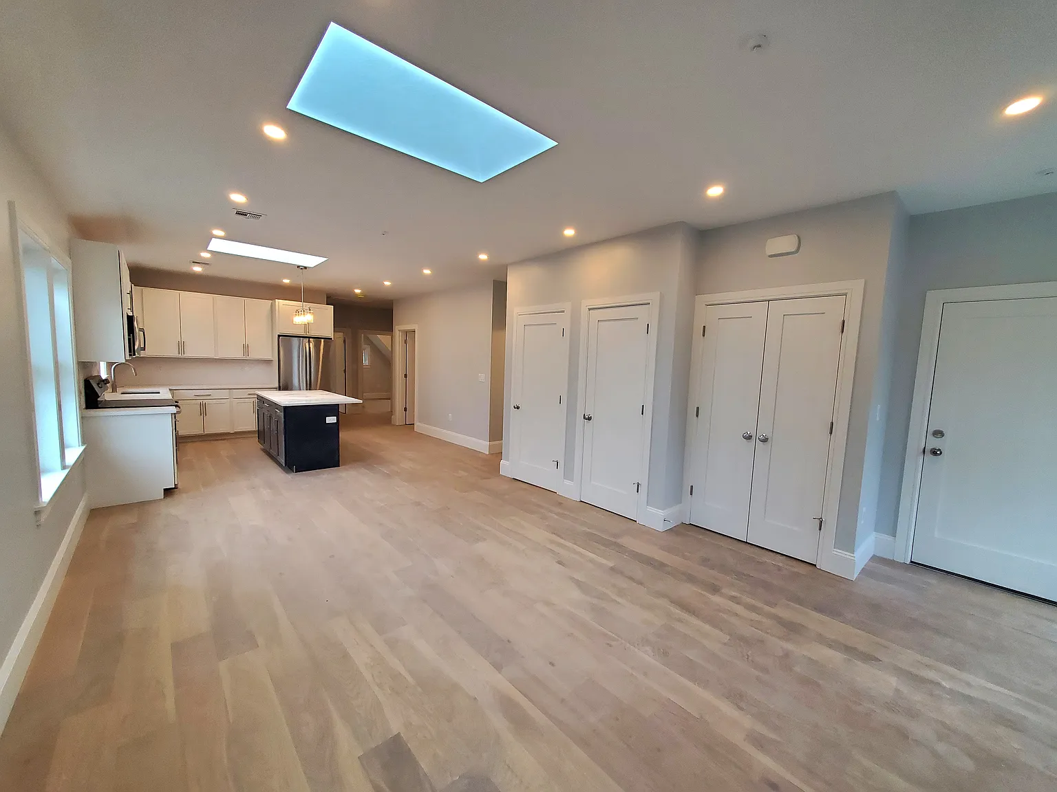3 bed, 1300 sqft, $4,500 — Photo 2