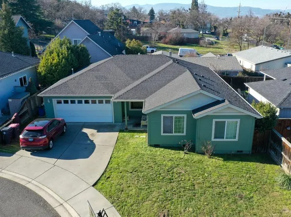977 Garden Springs Cir, Medford, OR 97504