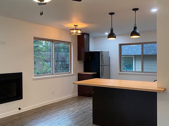 3rd image of 207 Robin Dr #4