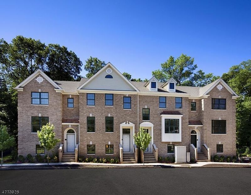 1st image of 72 Bloomfield Ave #72