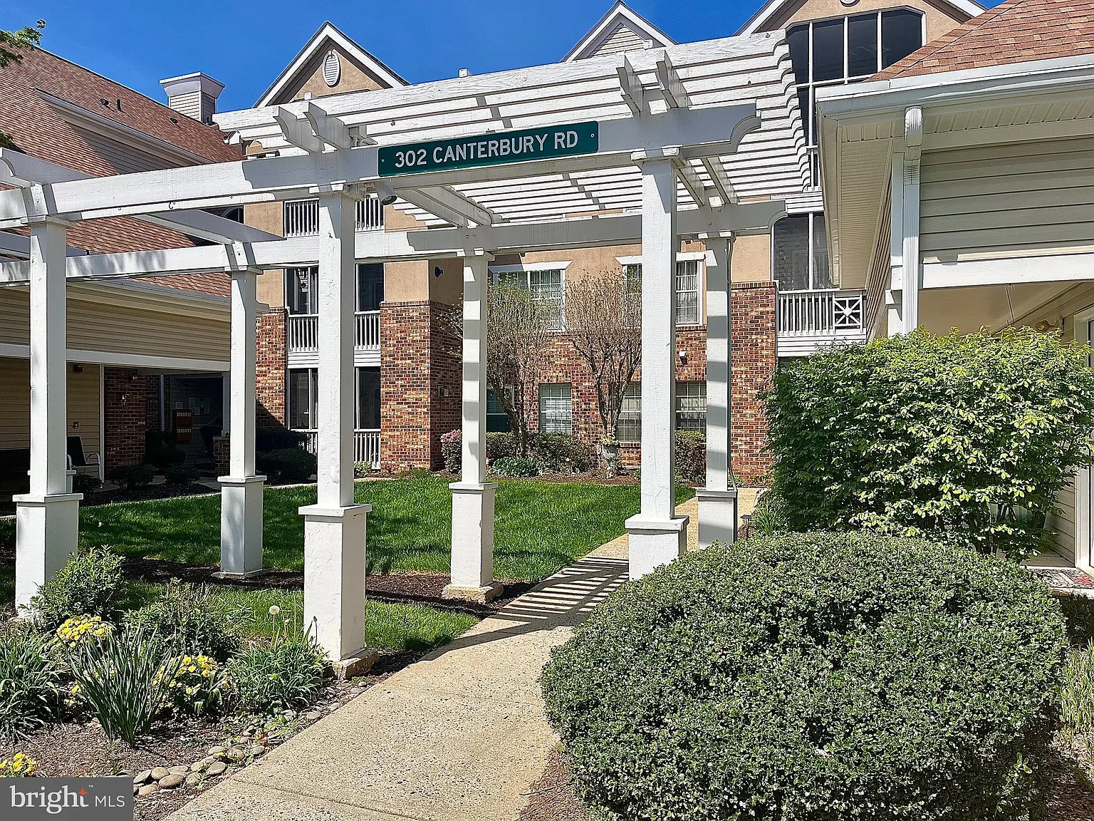 302 Canterbury Rd APT P photo 1