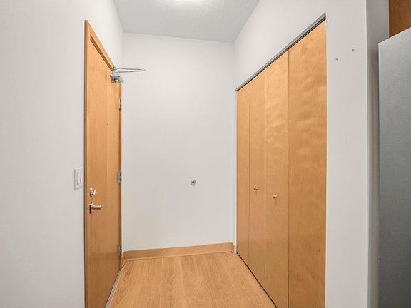 3rd image of 2900 University Ave SE APT 302