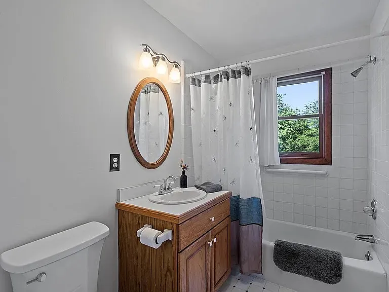 1210 Holly Creek Ln — Photo 11