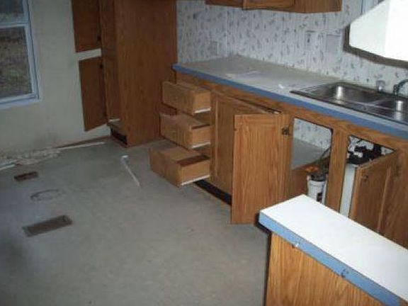 5th image of 2709 Earl St