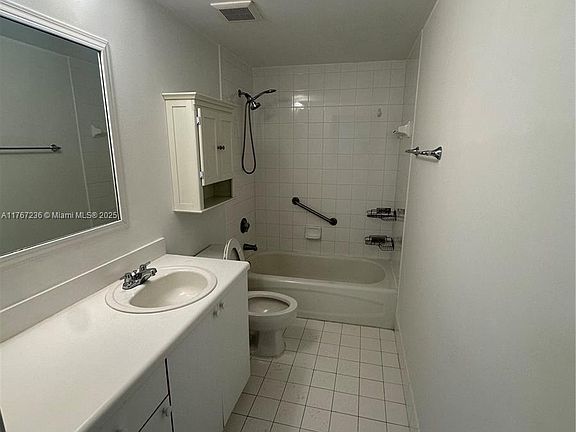 2nd image of 5X Menores Ave #801