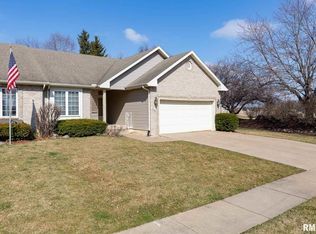 3466 Maplecrest Rd, Bettendorf, IA 52722