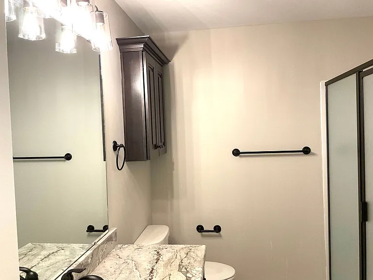 904 E Pine St — Photo 12